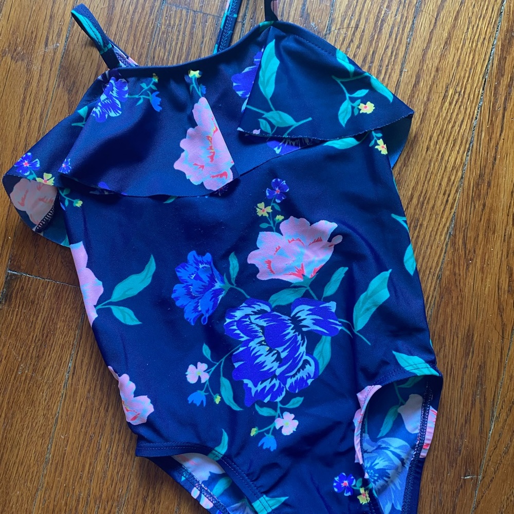 🌿3/$10 Old Navy swimsuit